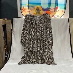 EUC Woman’s Caralynmirand dress with pockets